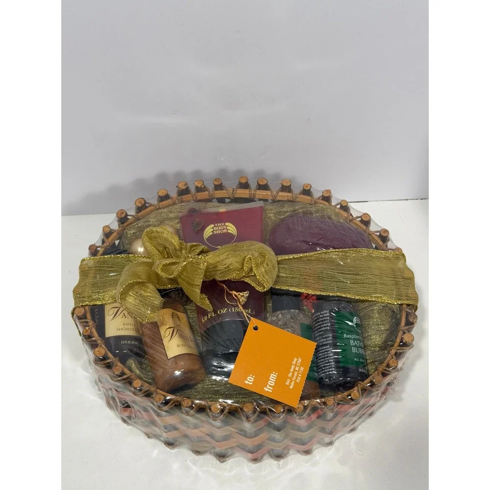 The Body Shop 10-Piece Bath & Body Gift Set Woven Basket Vanilla‎ Strawberry VTG